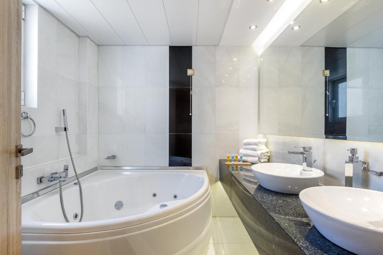 Junior Suite Pool View