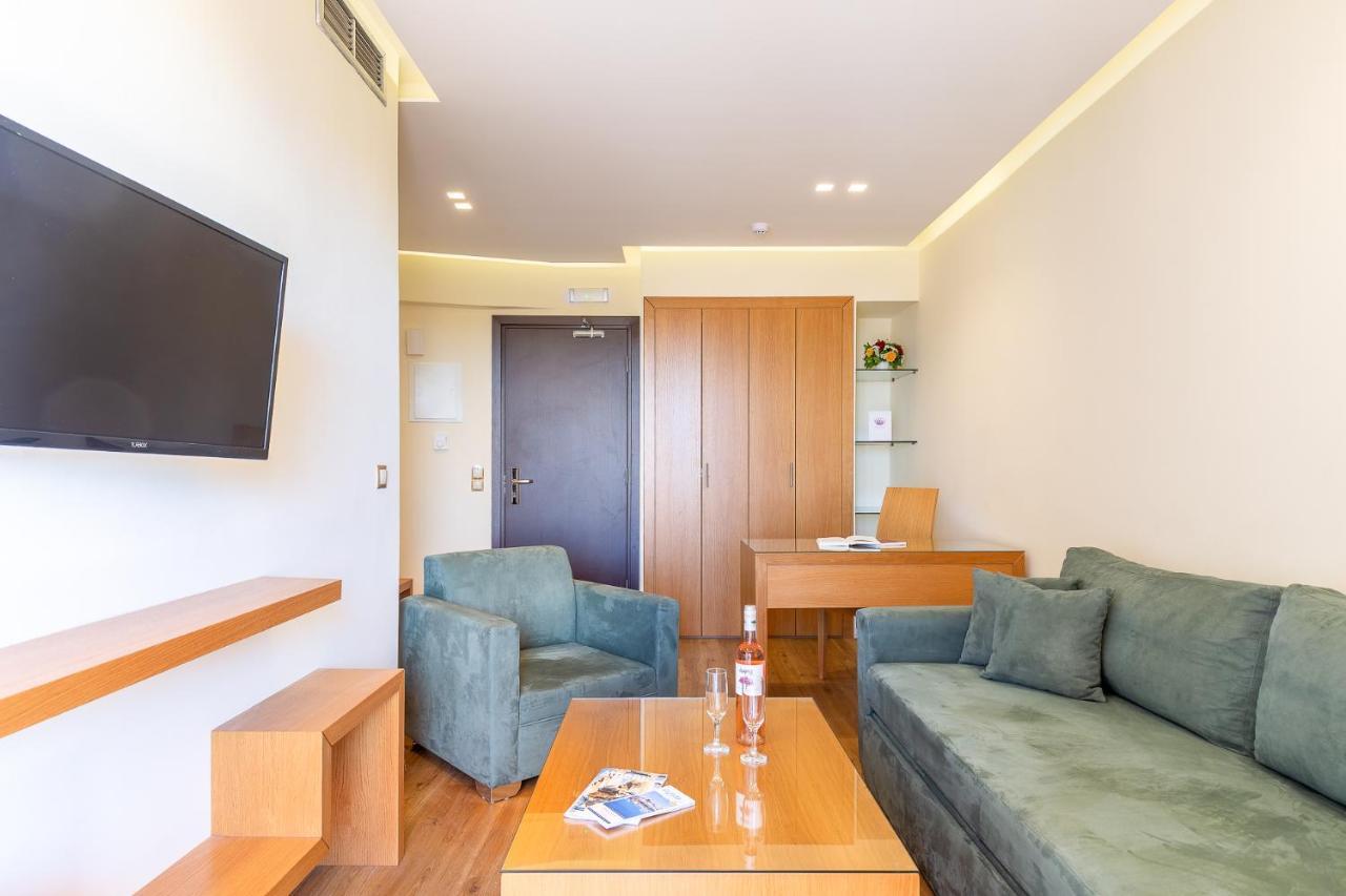 Deluxe Apartment 40 m² Pool View
