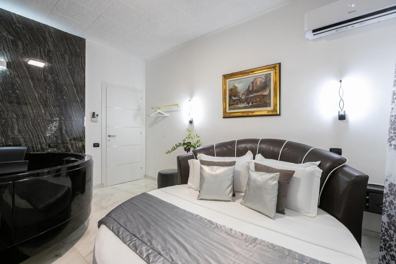 Honeymoon Suite