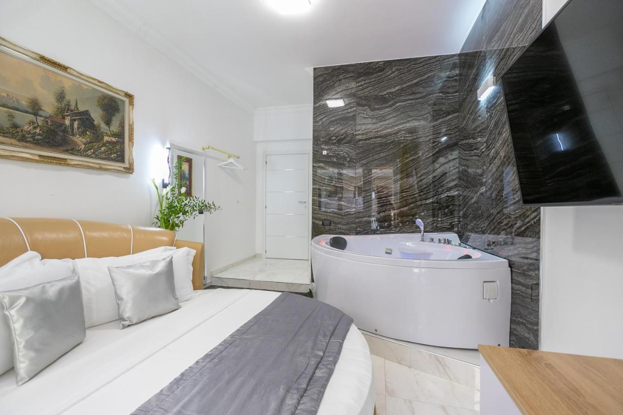 Honeymoon Suite