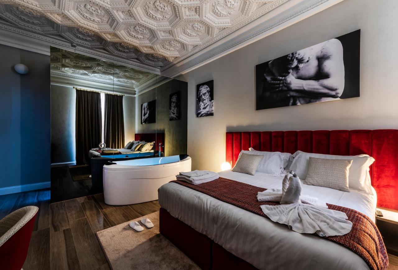Deluxe Suite Spa Bath