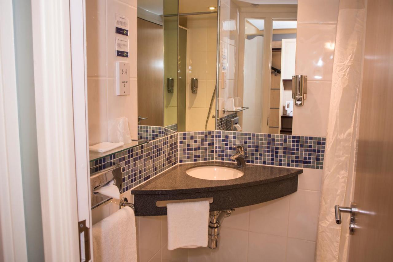 Standard Room with Free Hot Breakfast