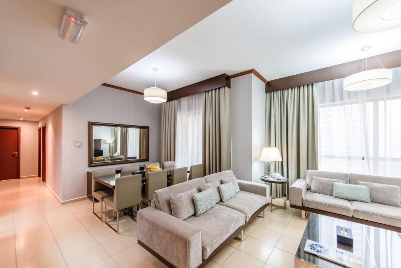 Deluxe Three-Bedroom Apartment