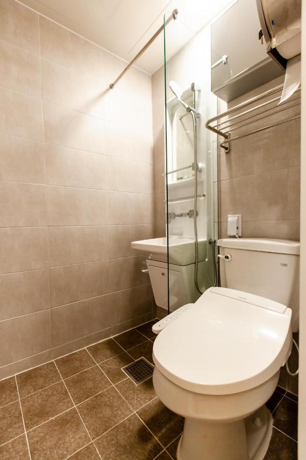 Single Room No Window