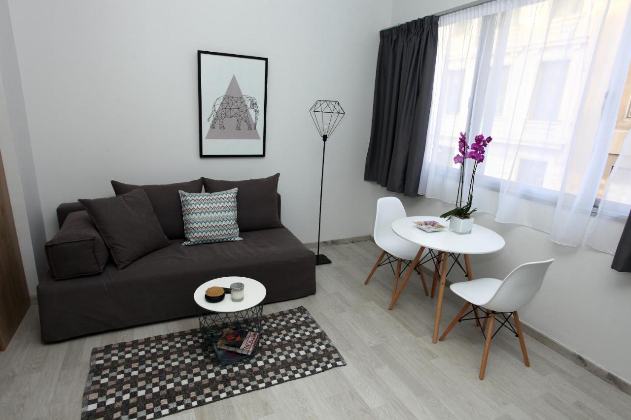 Deluxe Studio