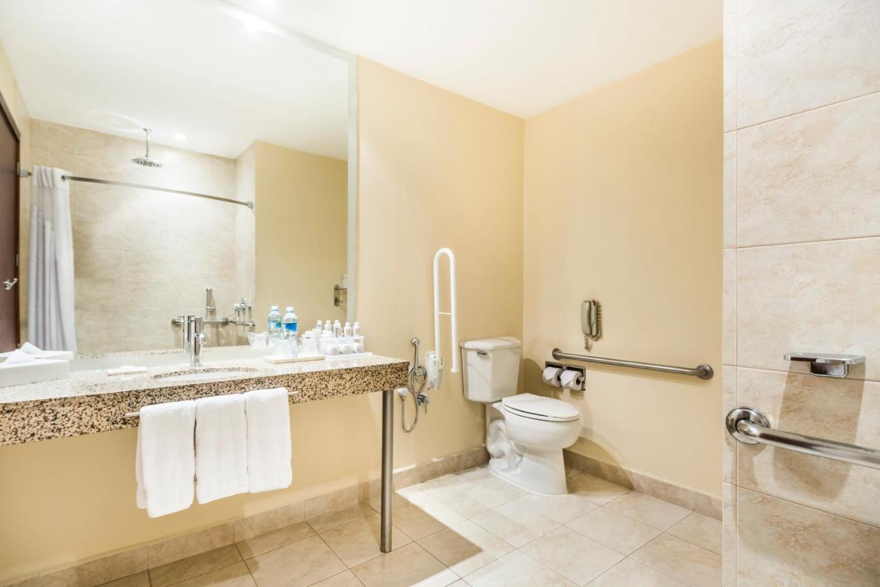 Standard King Room Accessible