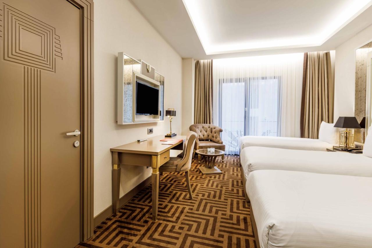 Triple Room with 3 Single Beds