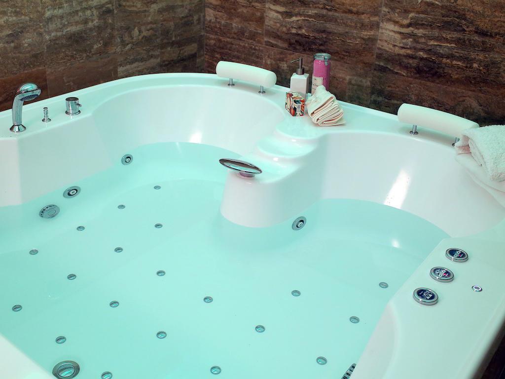 Suite Spa Bath