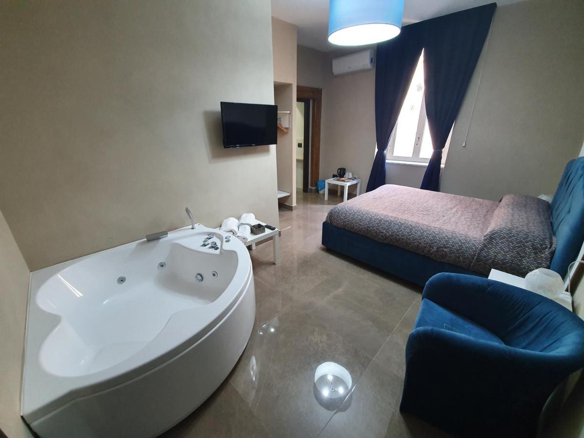 Queen Room Spa Bath