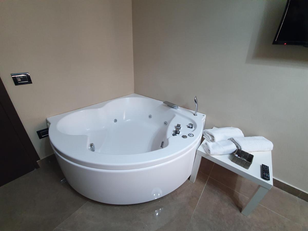Queen Room Spa Bath
