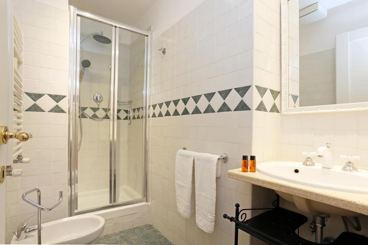 Deluxe Suite Spa Bath
