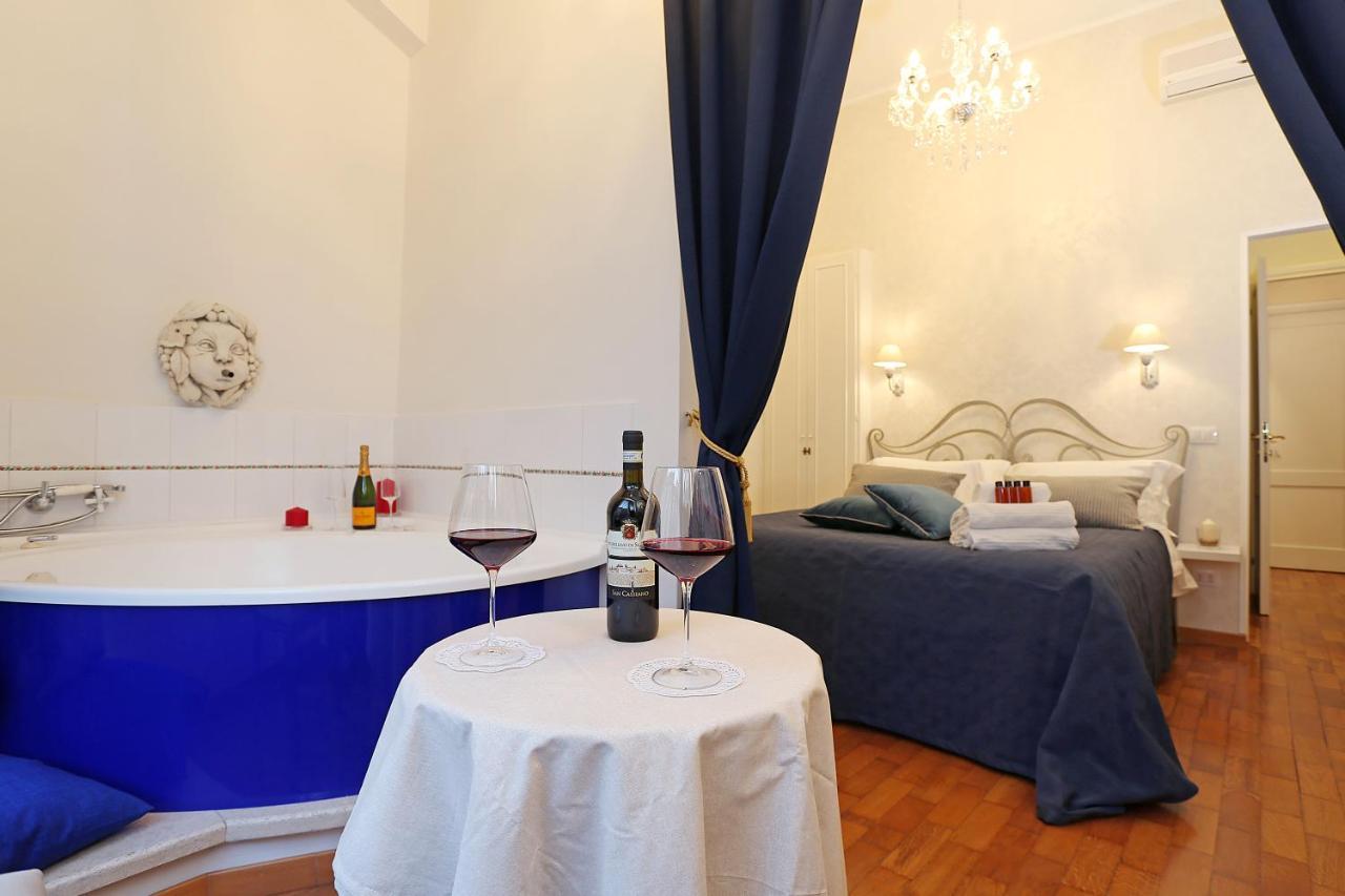 Deluxe Suite Spa Bath