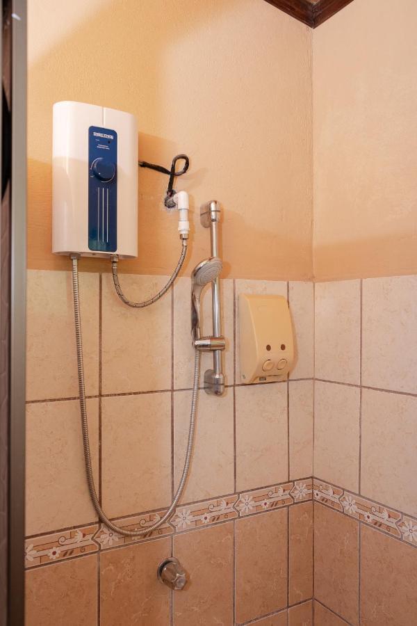 Family Room Private Bathroom