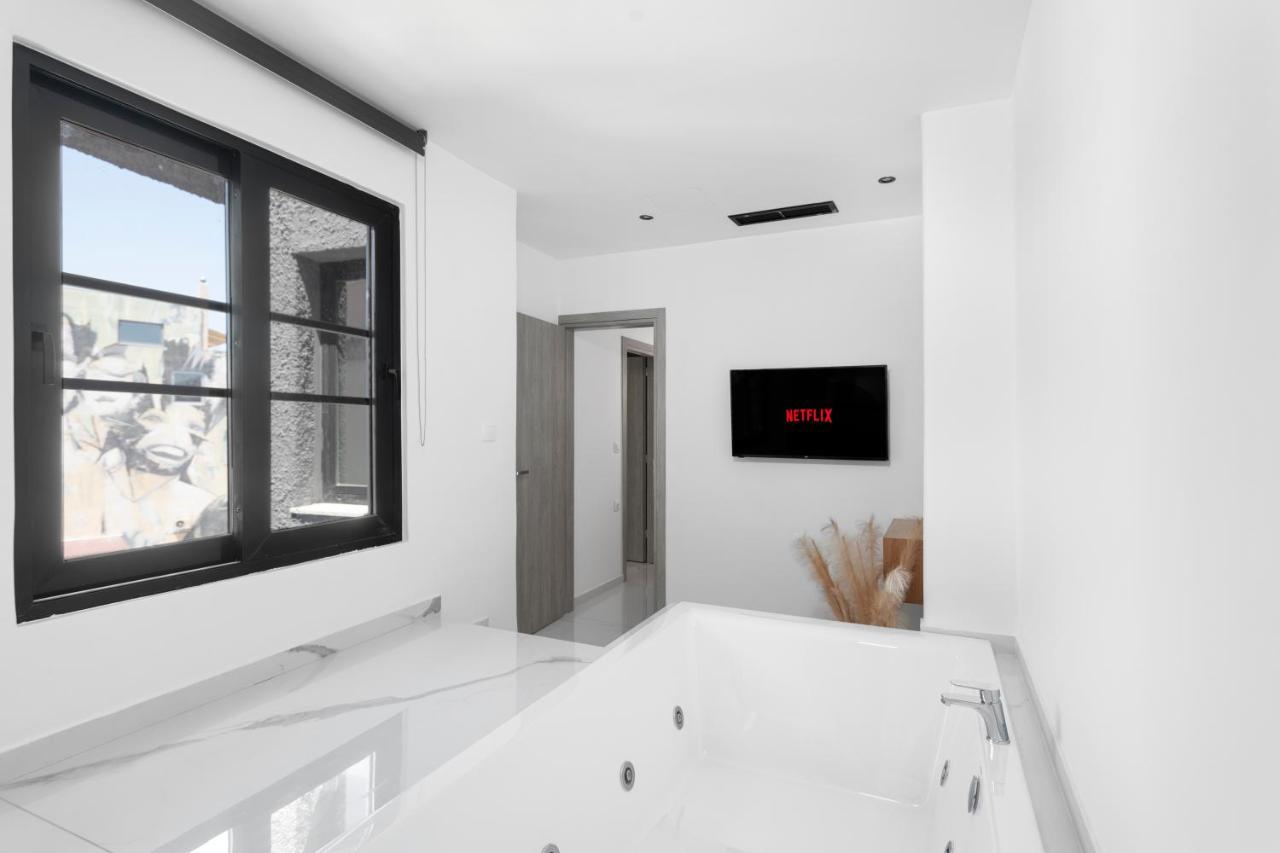 Deluxe Suite Hot Tub & Terrace