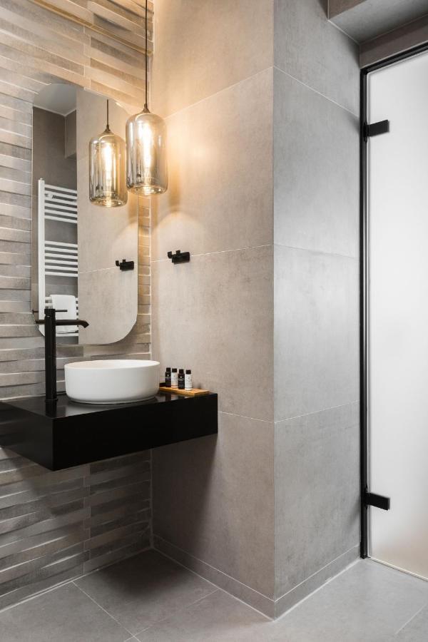 EASY 1-Bedroom Apartment