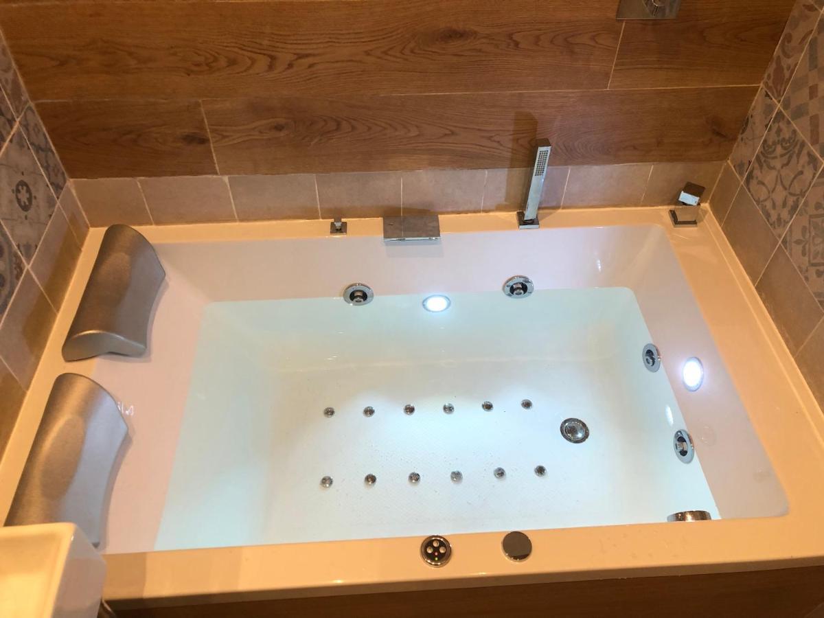 Senior Suite Spa Bath Sauna