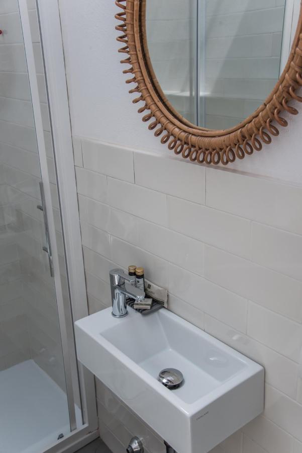 Single Room Private External Bathroom