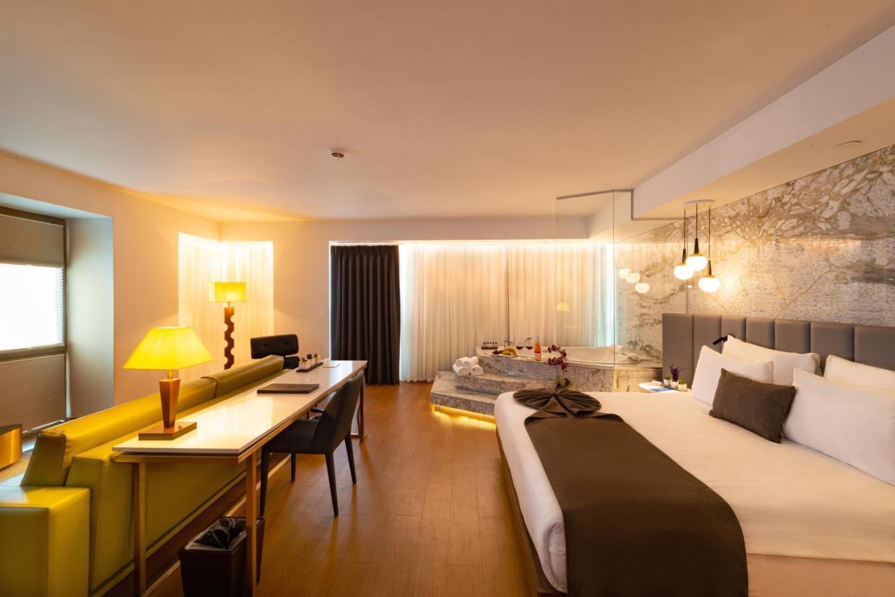 King Room with Spa Bath