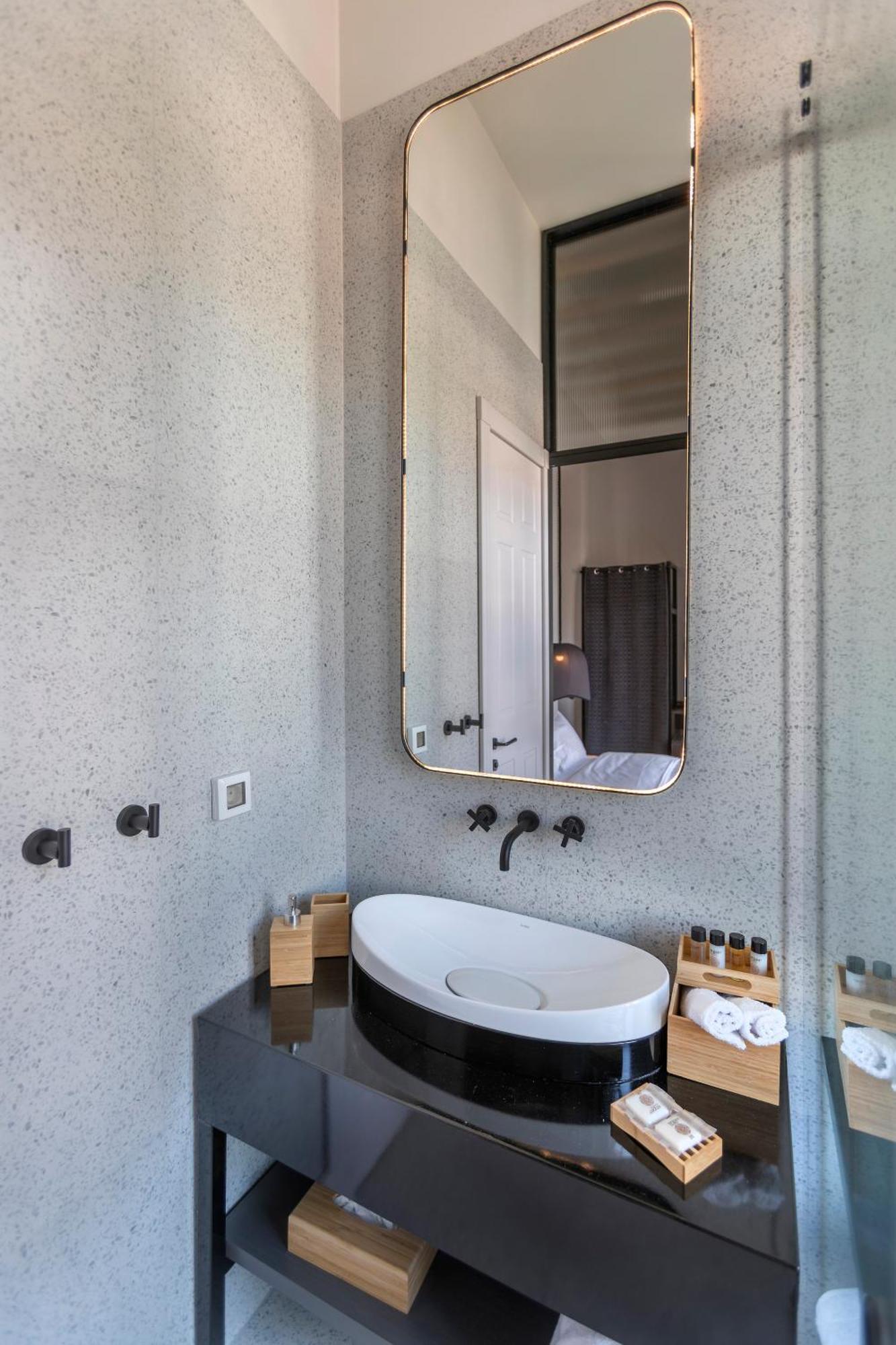 Deluxe Double or Twin Room City View