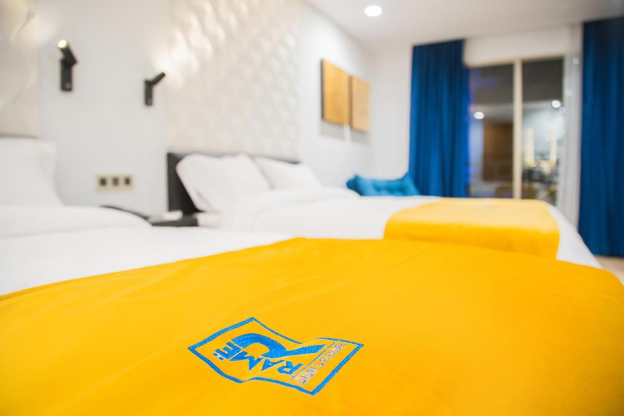 Deluxe Queen Suite