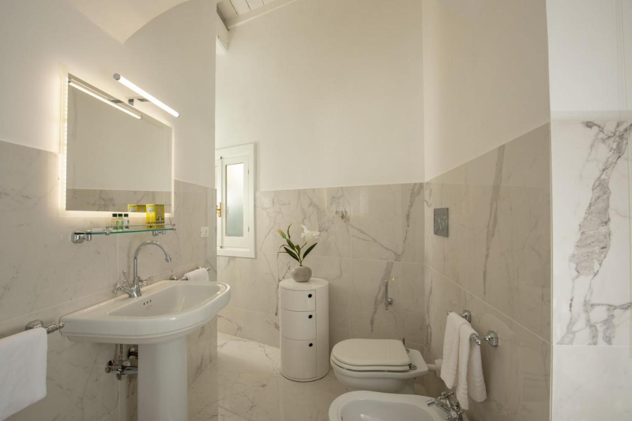 Deluxe Double Room Bath