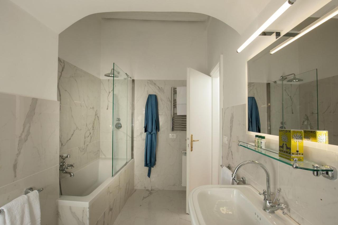 Deluxe Double Room Bath