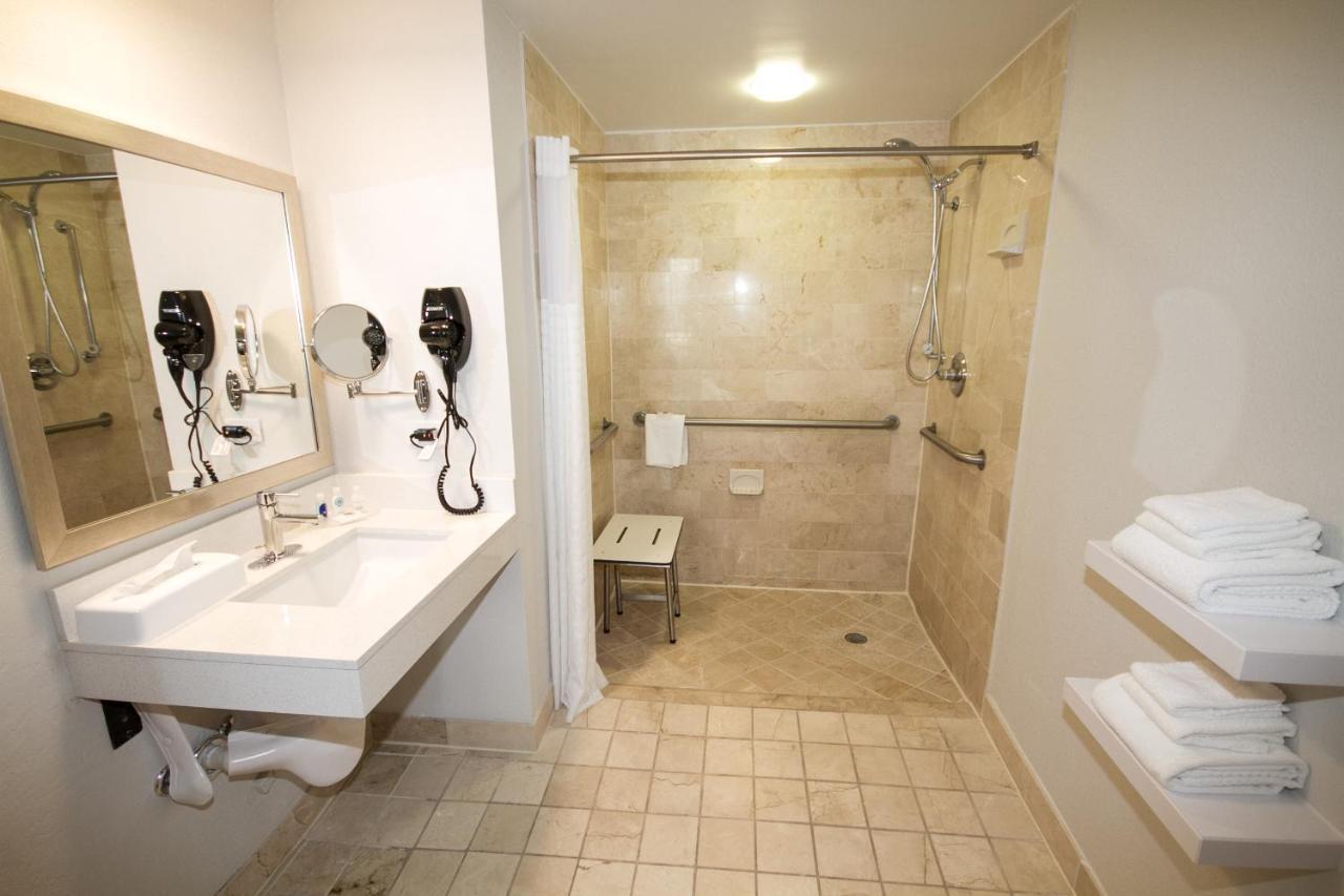 Queen Room - Accessible/Nonsmoking