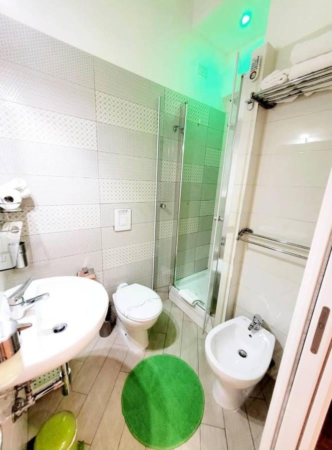 Double or Twin Room Private Bathroom