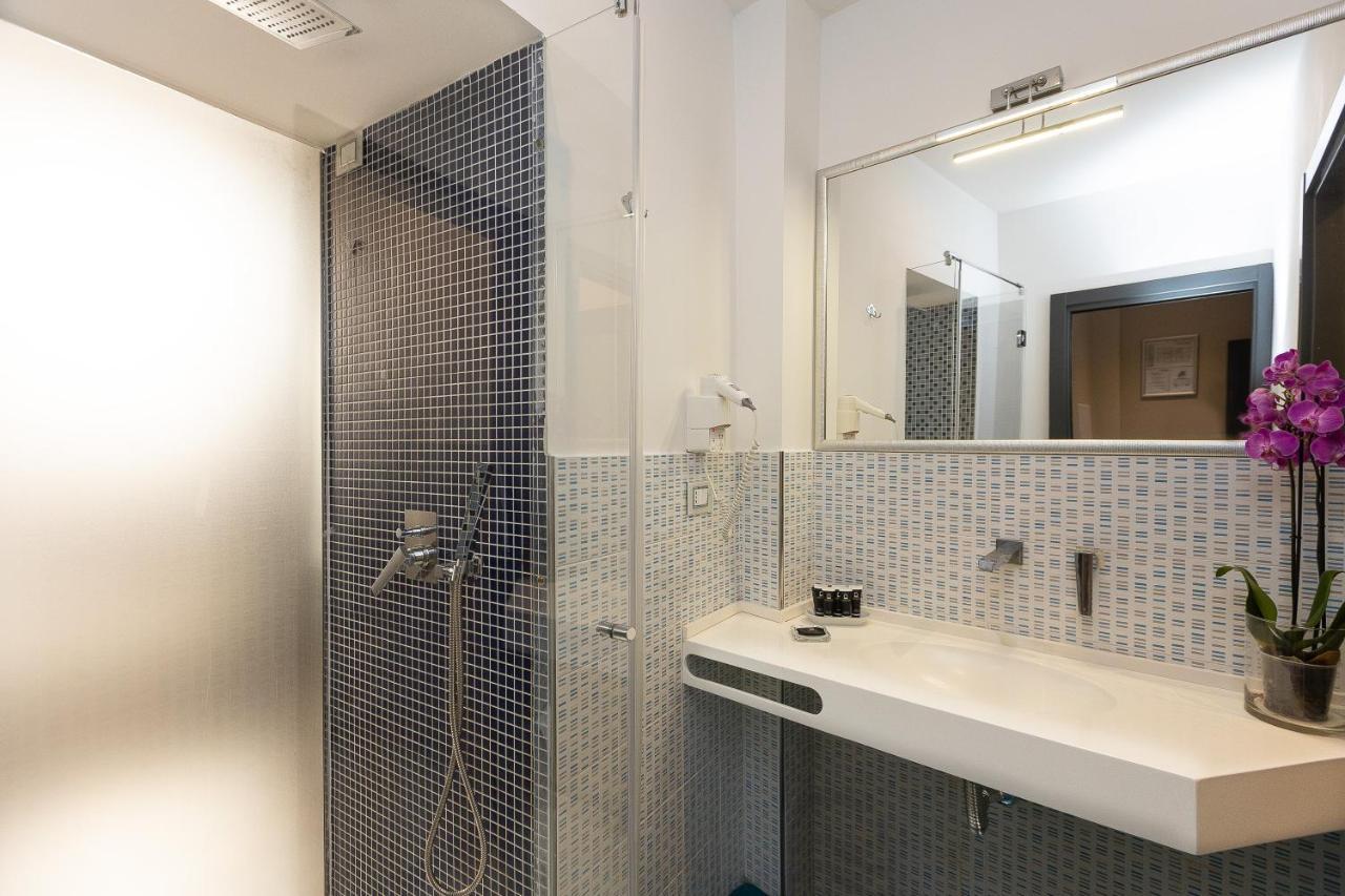 Triple Room Bath