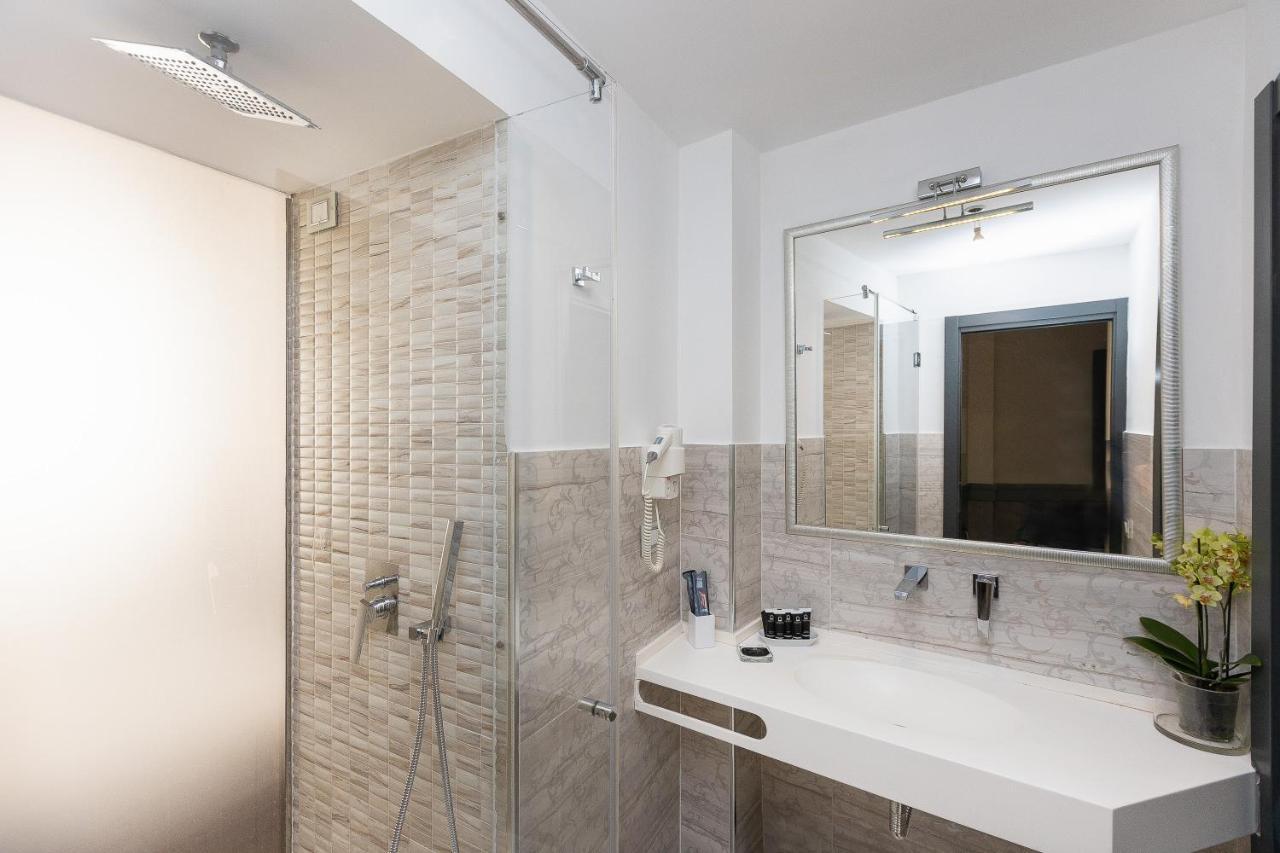 Quadruple Room Bath