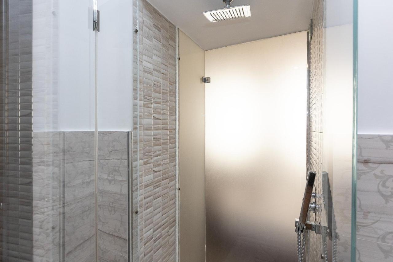 Quadruple Room Bath