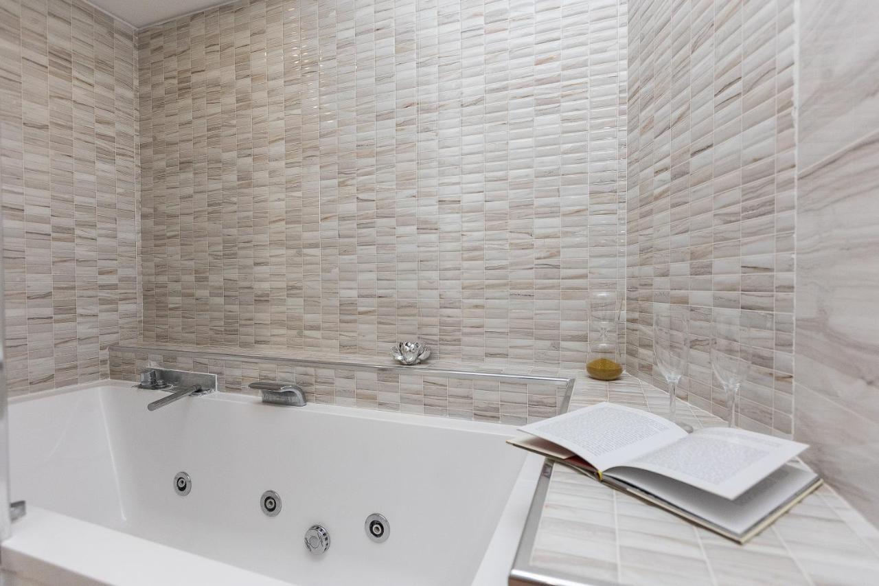 Quadruple Room Bath