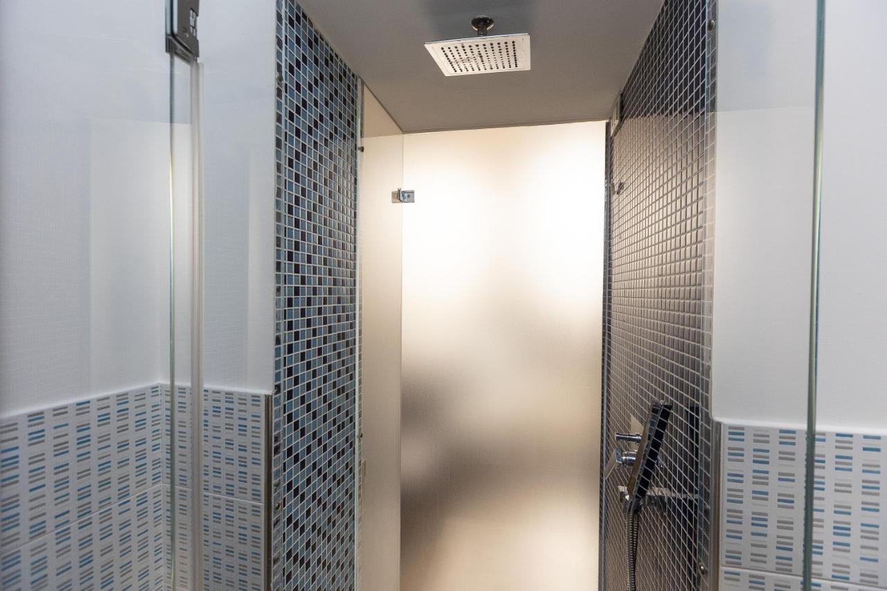 Triple Room Bath