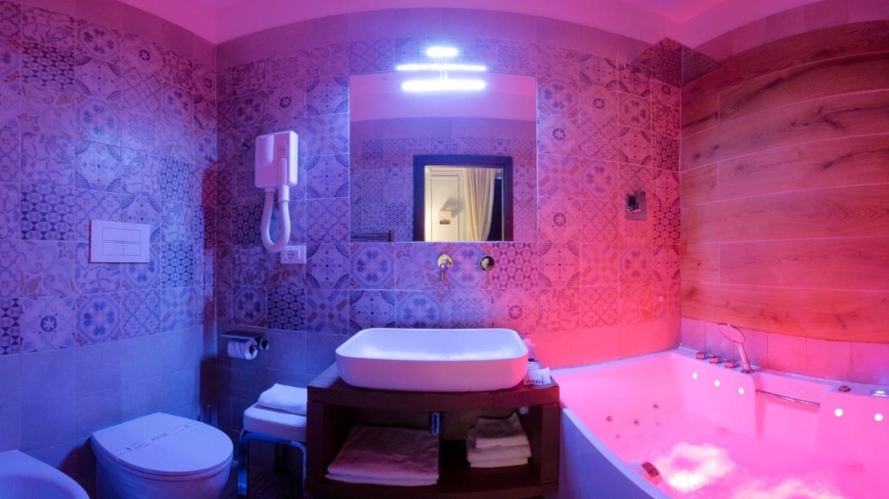 Senior Suite Spa Bath Sauna