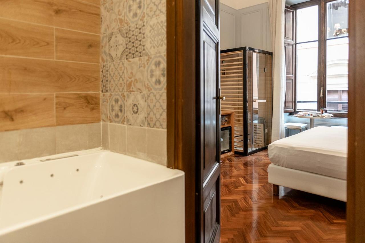 Senior Suite Spa Bath Sauna