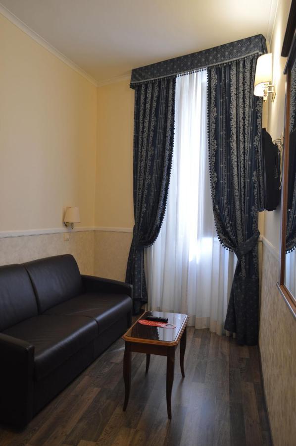 Quintuple Room