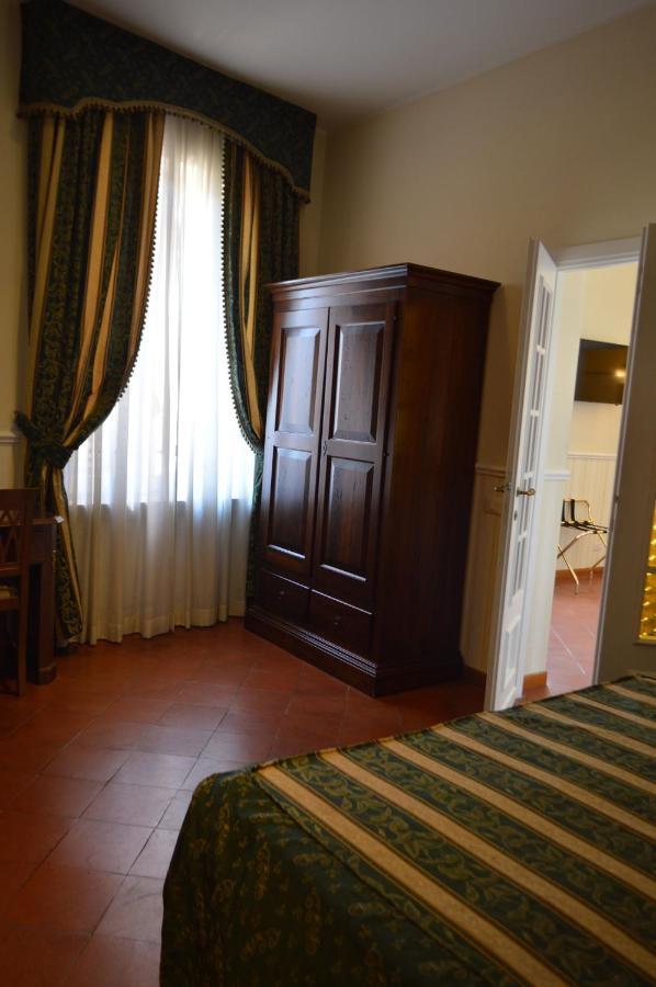 Quintuple Room