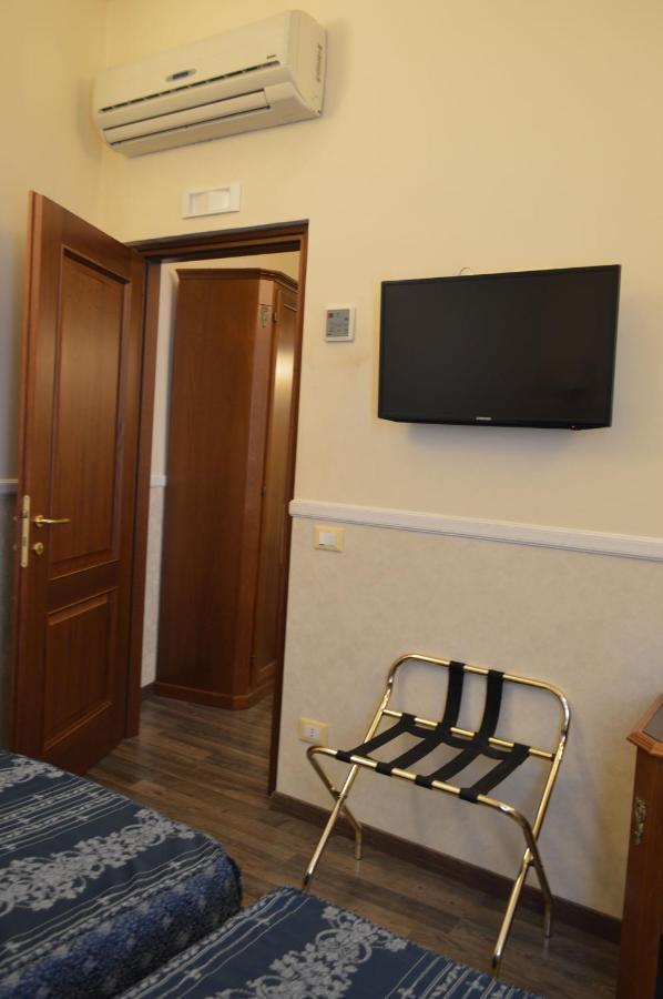 Quintuple Room