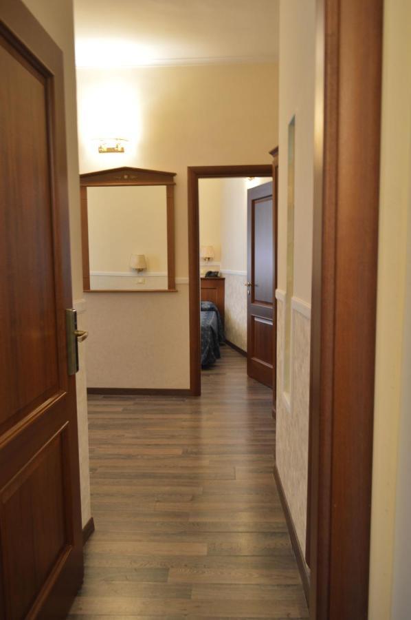 Quintuple Room
