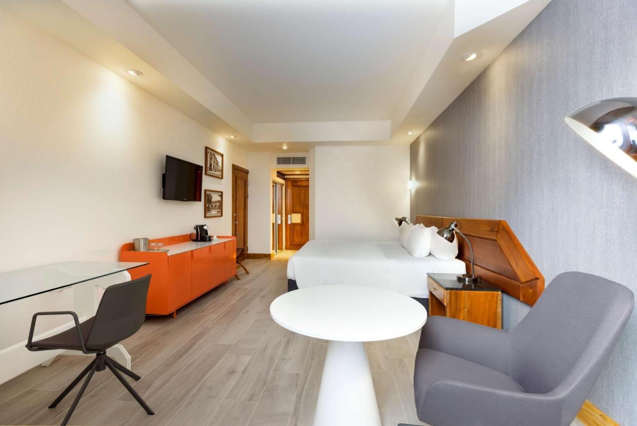 Premium King Room