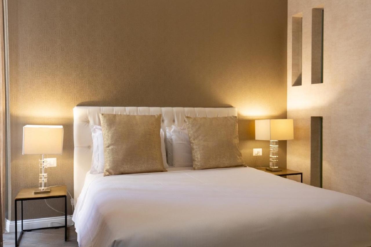 Standard Double Room-Via del Corso 32