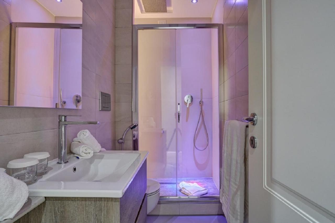 Superior Double Room-Via del Corso balcony