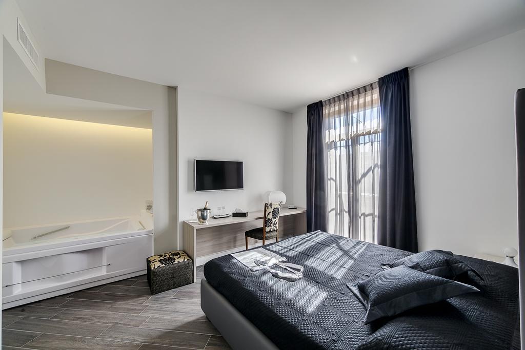 Deluxe Double Room Spa Bath
