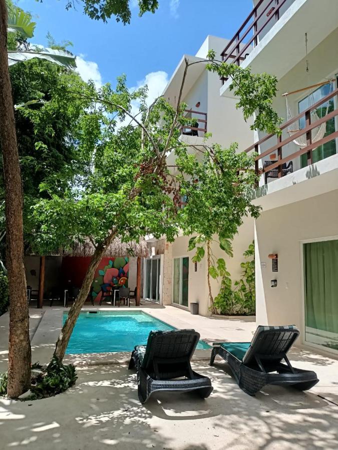 Apartment with Pool View
