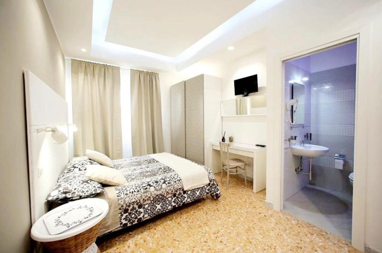 Double or Twin Room Private Bathroom