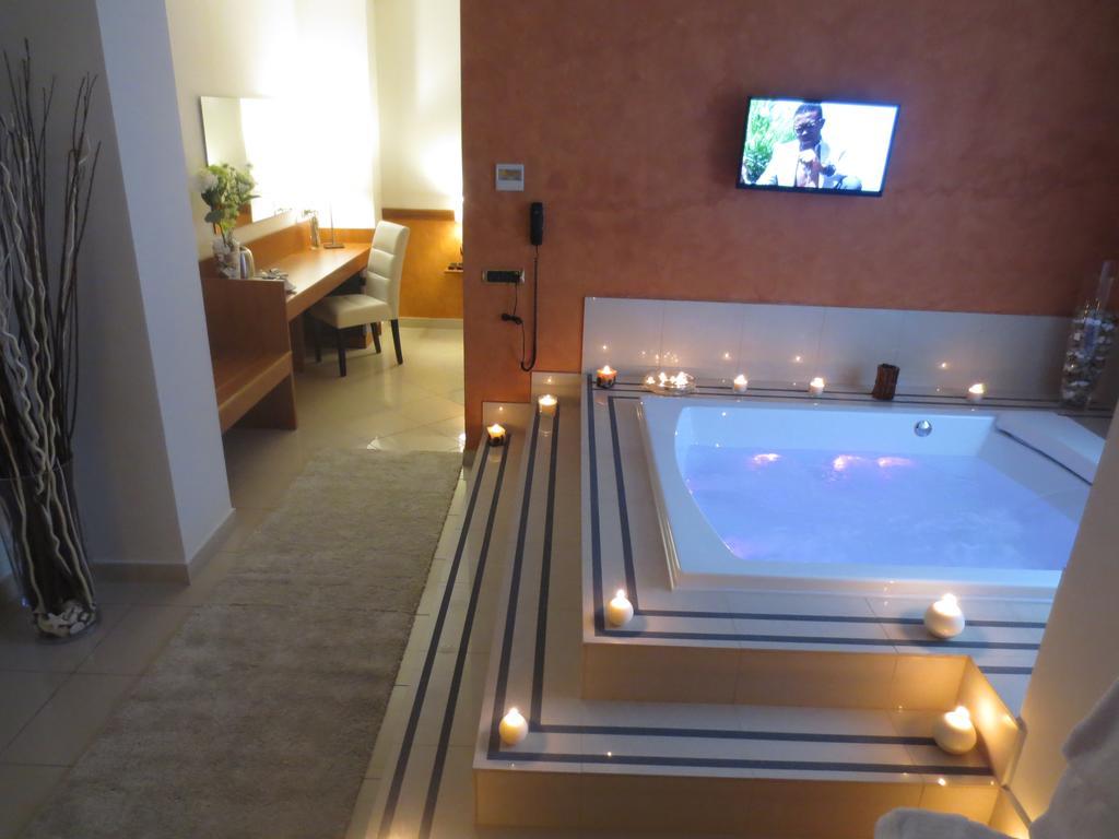 King Suite Whirlpool