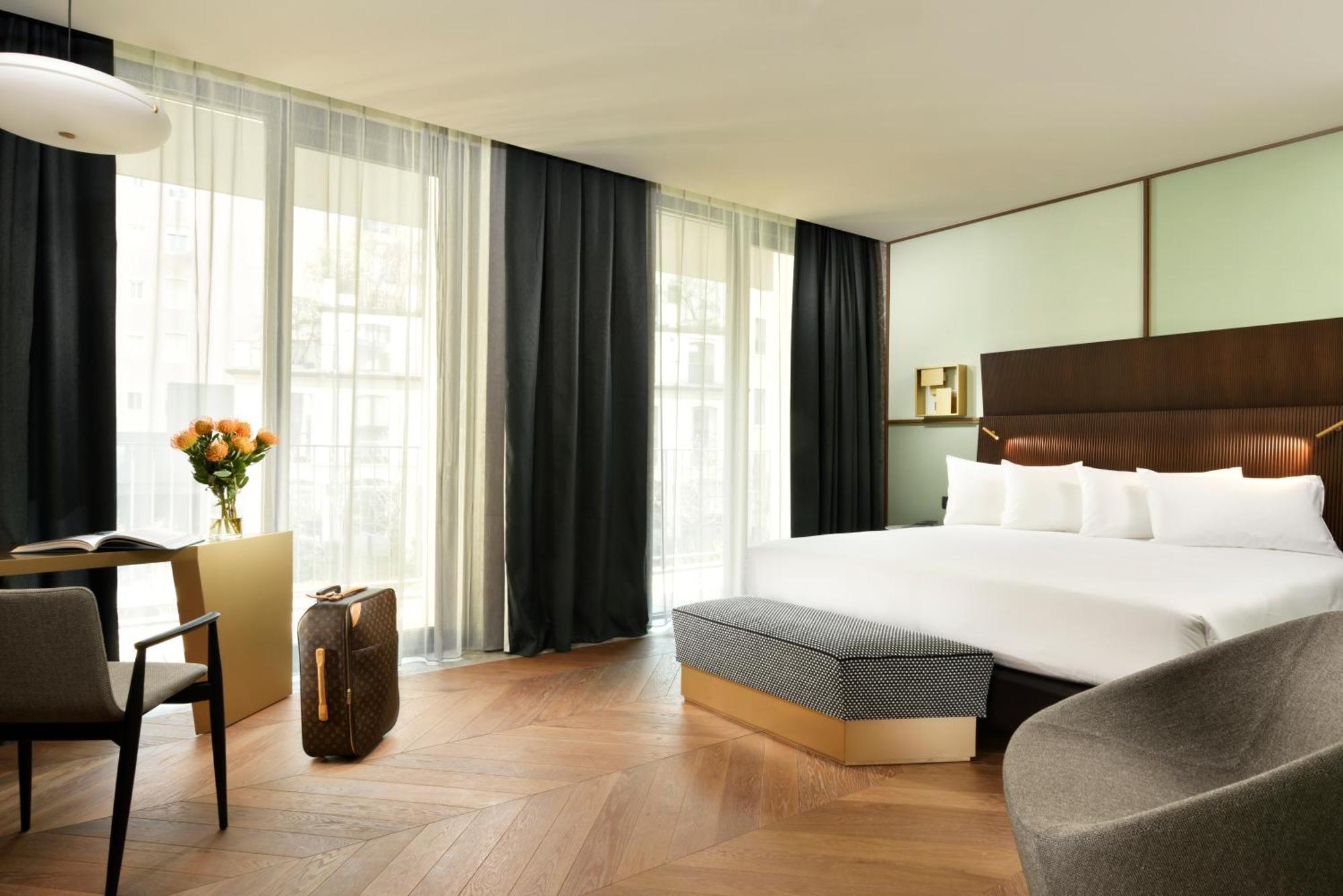 Club Double Room Extra Bed City View