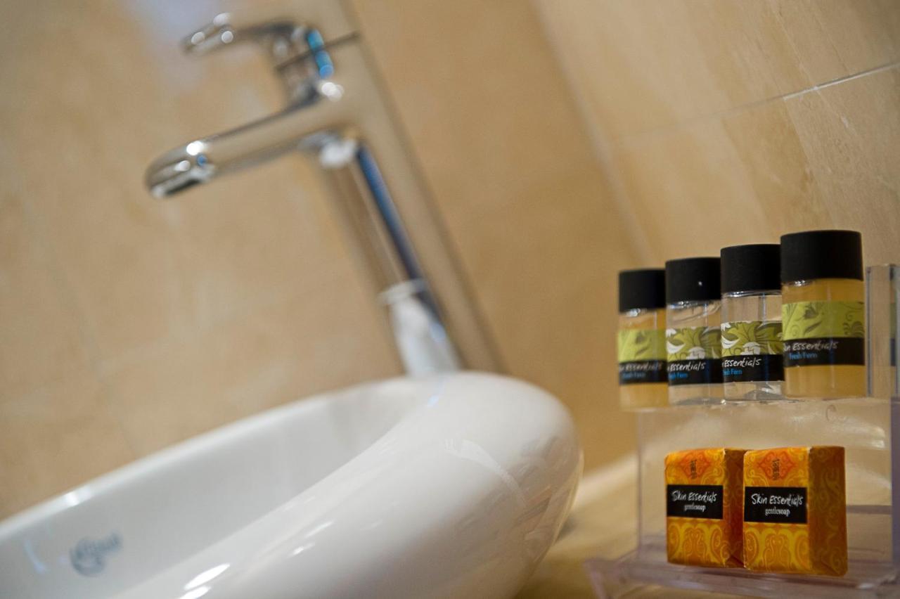 Twin Room extra bed Ensuite Bathroom