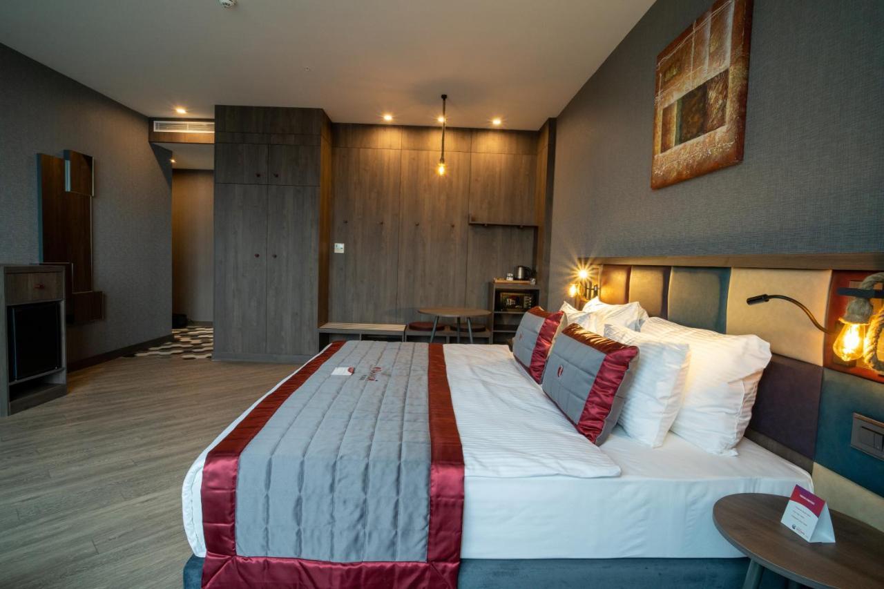 Double Room with City View - Mobility Accessible/Non-Smoking