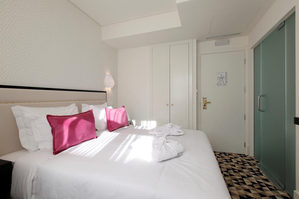 Mini Double or Twin Room Street View